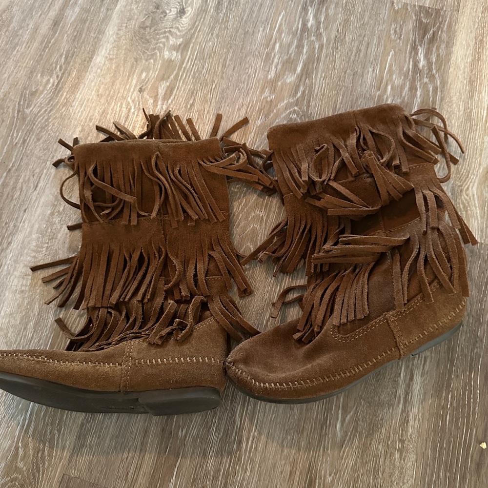 Minnetonka Brown Moccasin Fringe Boots